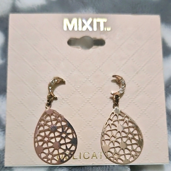 Mixit Gold Filigree Teardrop Earrings - Picture 1 of 3